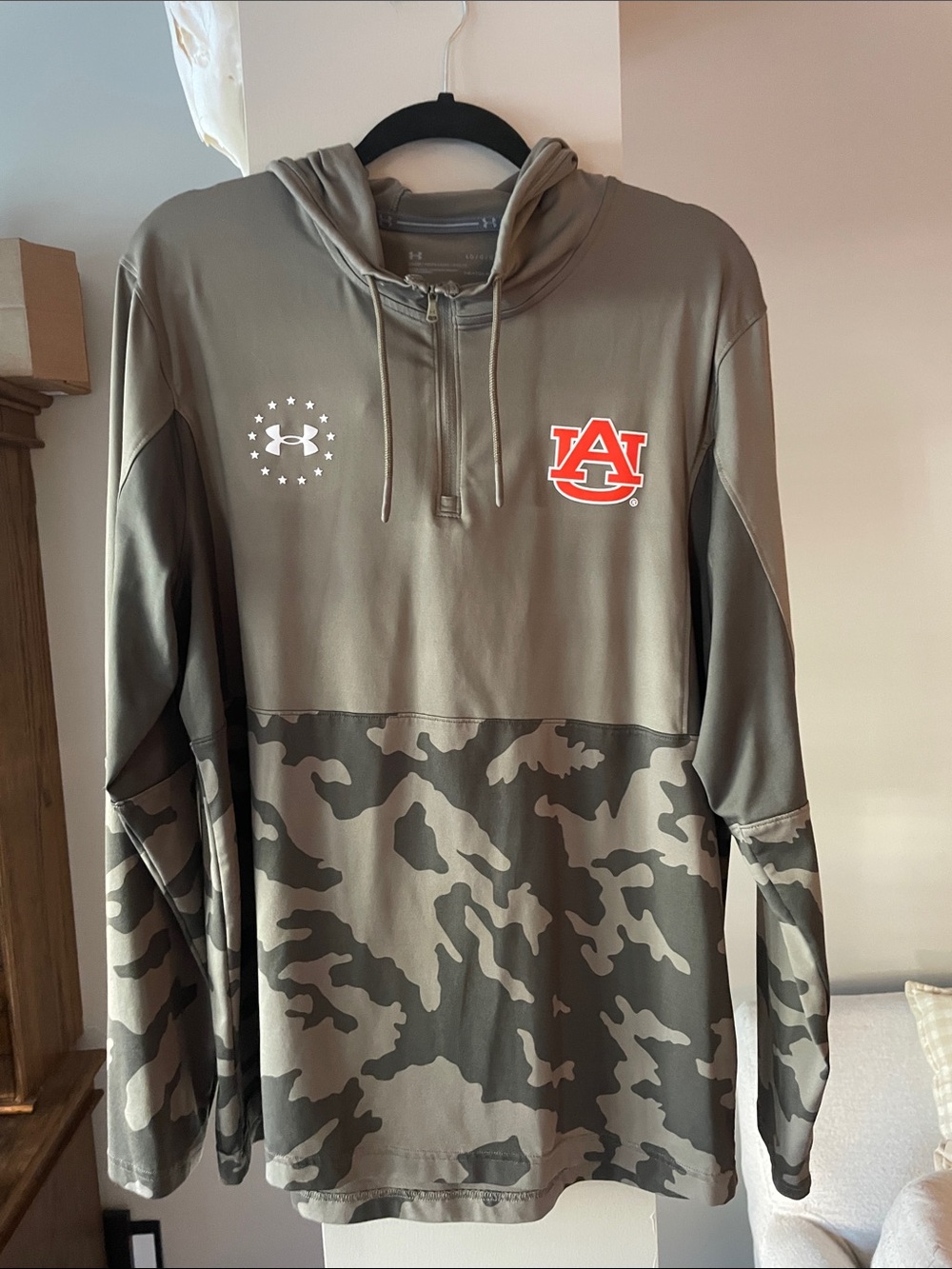 Under Armour Men’s Military Camo Half-Zip Hoodie with Auburn Logo Sz. Large